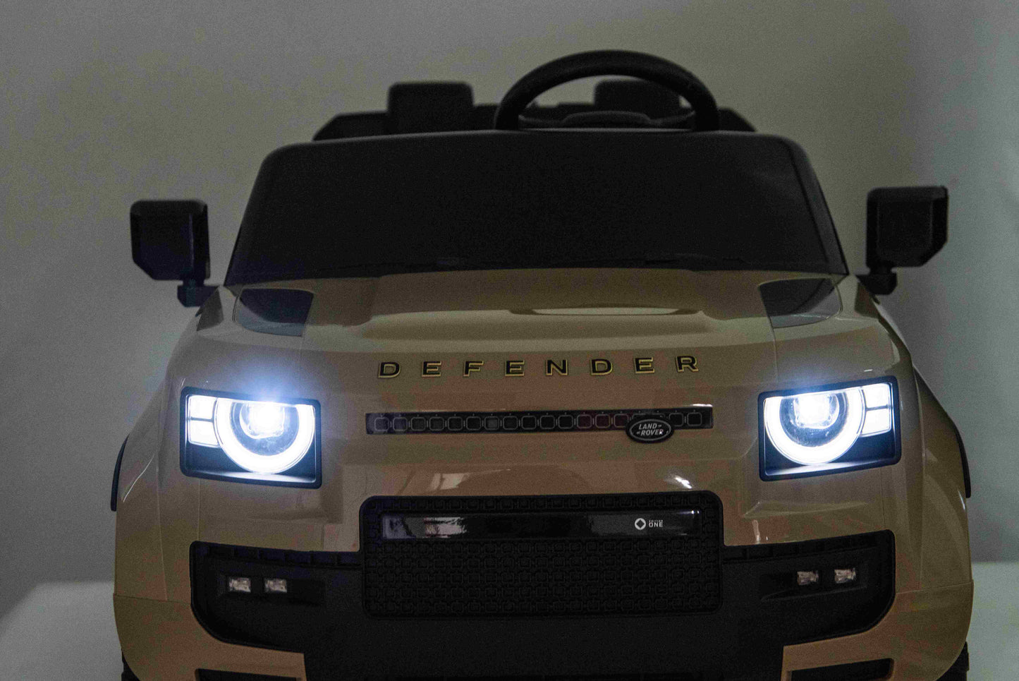 LAND ROVER DEFENDER - OCTA - 24V - 200W -  LEATHER SEAT / EVA - MP3 BLUETOOTH - CHAMPAGNE