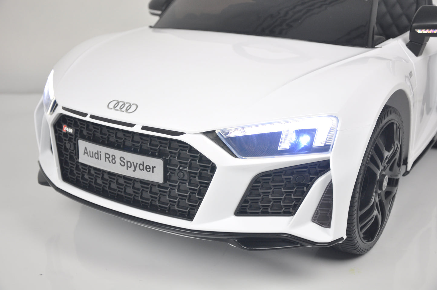 Licensed AUDI R8 Spyder 12V Children’s Ride On Car - MP3 - WHITE